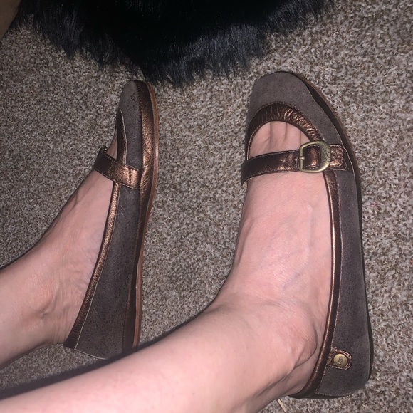 UGG flats - Picture 2 of 4